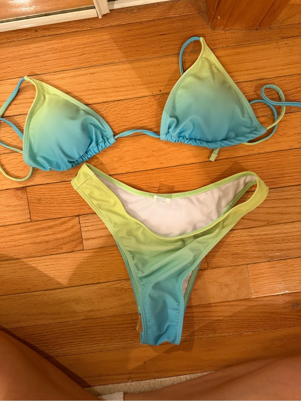 NEVER WORN bikini